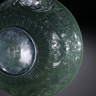 清 和田玉碧玉缠枝莲花卉碗 规格:高7.5cm宽18.5cm重290克